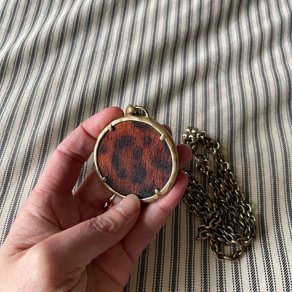 Patricia Nash necklace, leopard print calfskin and antique bronze color - Picture 2 of 3